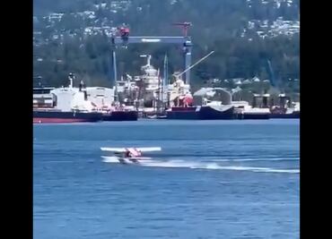 VIDEO: Hidroavión se estrella contra bote en Vancouver, Canadá; reportan varios heridos