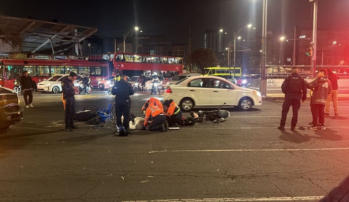 Choque entre scooter y motocicleta en Eje 1 Norte; mujer resulta lesionada. Foto: Especial