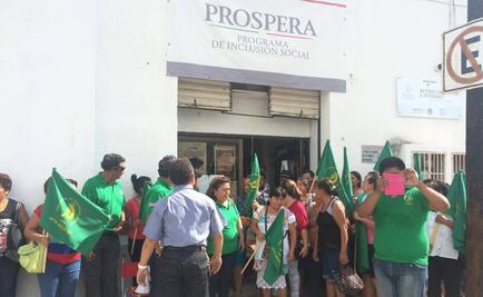 Trabajadores agrícolas bloquean oficinas de Sedesol en Yucatán