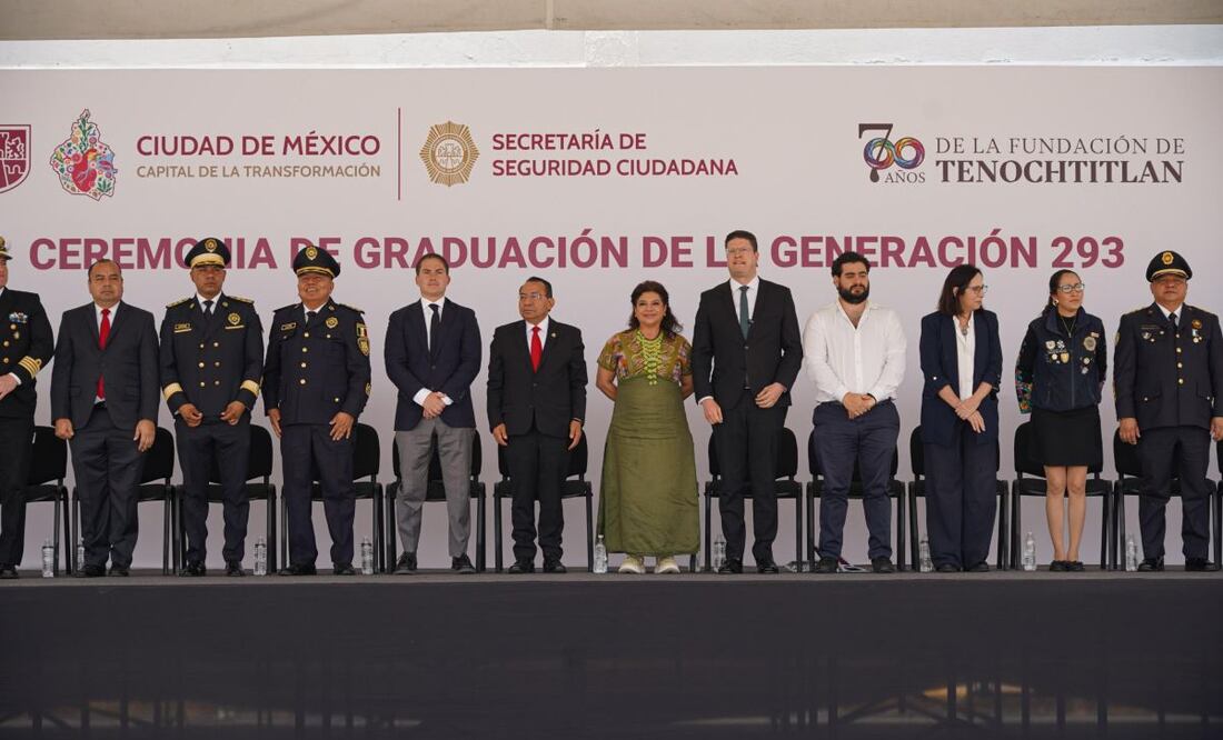 Clara Brugada y Pablo Vázquez gradúan 256 policías (15/05/2025). Foto: X @ClaraBrugadaM