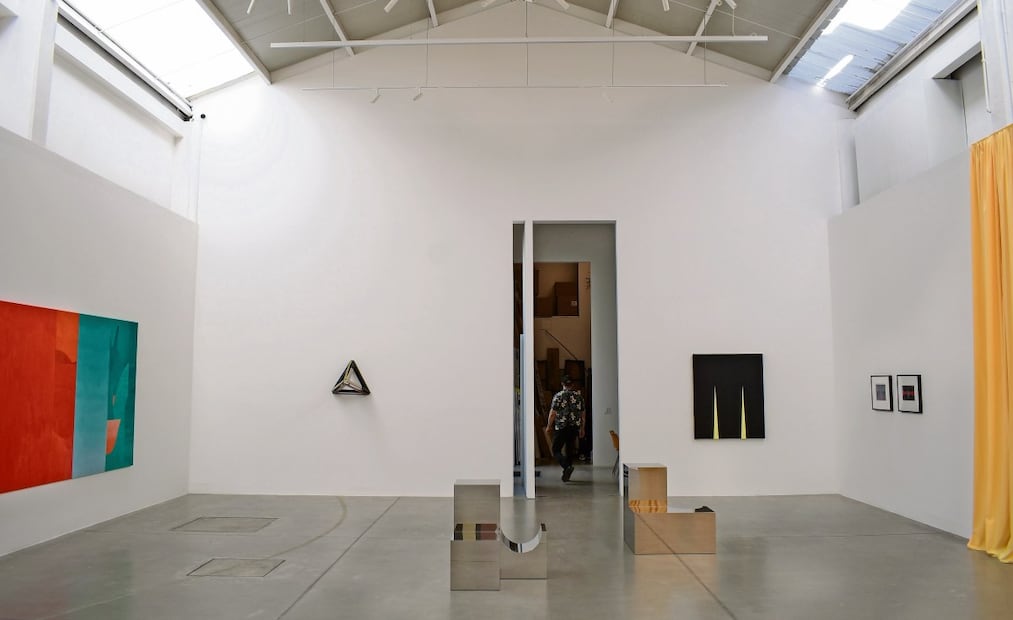 Galería Nordenhake (2022). Además de rediseñarla, ahí exhibe su mobiliario. Foto: Santiago Cadena / EL UNIVERSAL