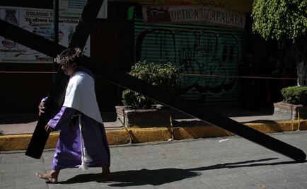 Nazarenos inician recorrido por los 8 barrios de Iztapalapa