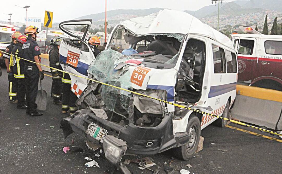 Choque de combi deja dos muertos y 10 lesionados