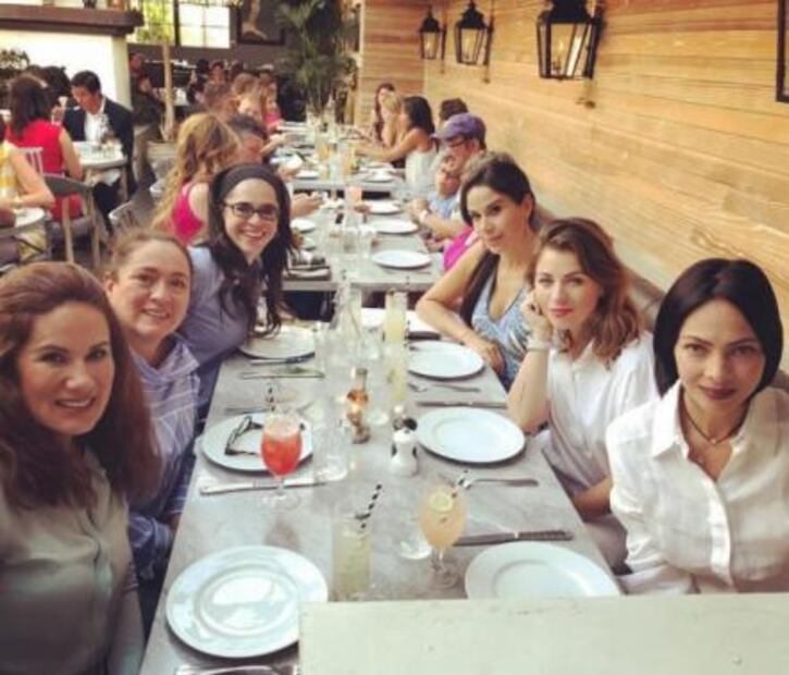 Amigas comparten fotos de los mellizos de Ludwika Paleta