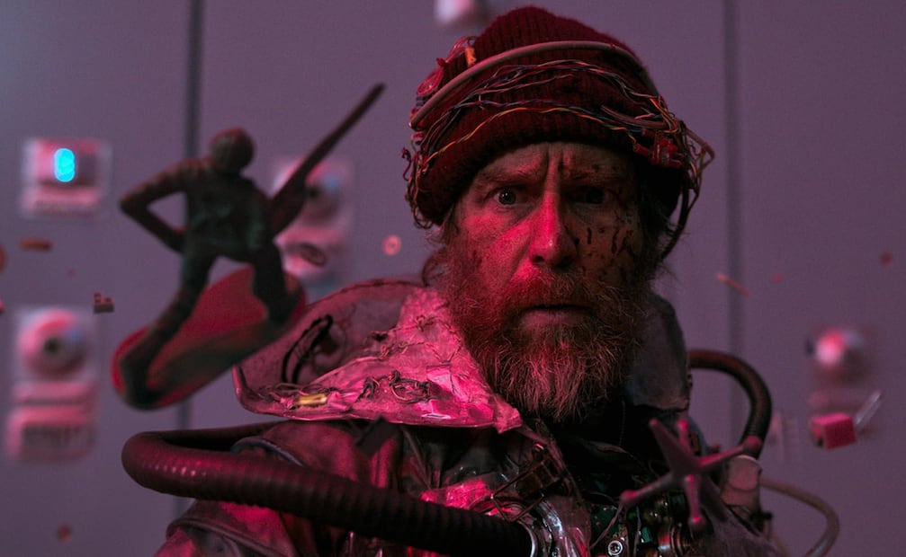 "Buena suerte, diviértete, no mueras". 
IMDB.