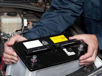 Cinco sencillos pasos para desconectar la batería del auto
