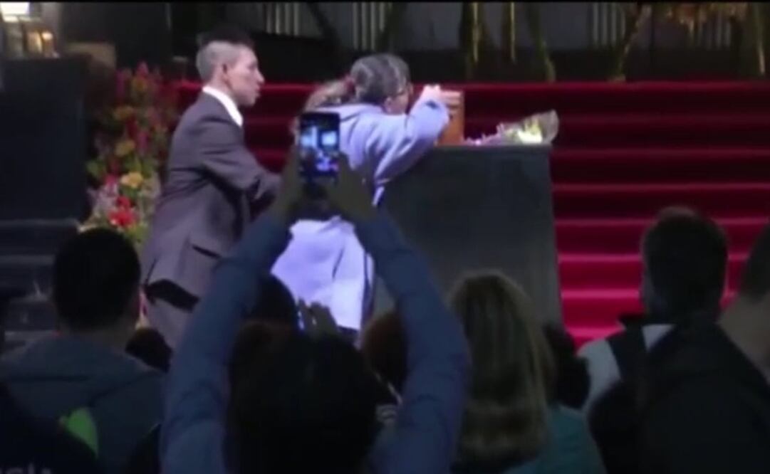 Fue retirada por personal de seguridad   FOTO: TOMADA DE VIDEO