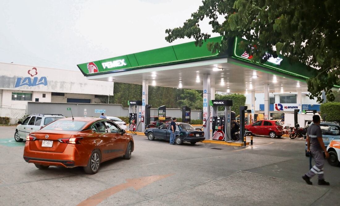 A los automovilistas que usan gasolina premium les corresponderá cubrir la cuota del gravamen de 5.21 pesos por cada litro que compren- Archivo Cuartoscuro