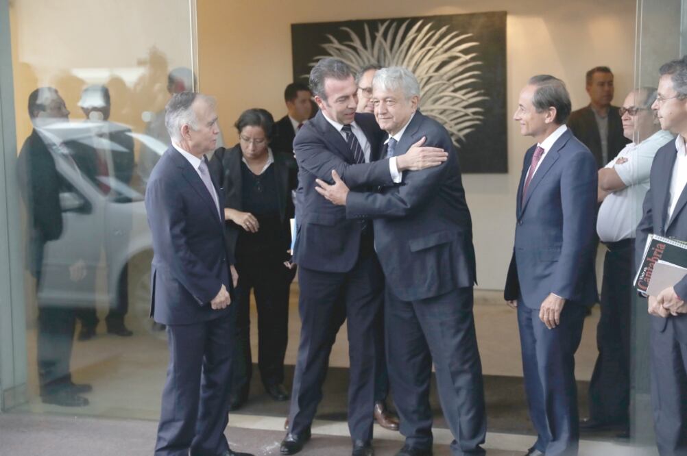 Andrés Manuel López Obrador se reunió con los empresarios más influyentes del país, entre ellos Alejandro Ramírez, del Consejo Mexicano de Negocios (centro) . (LUIS CORTÉS. EL UNIVERSAL)