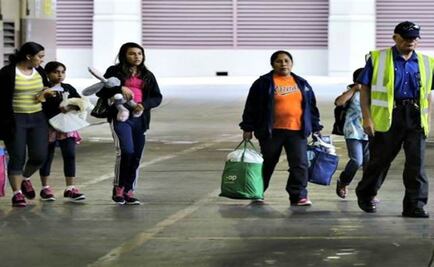 U.S. officials ask judge not to end immigration family detention 