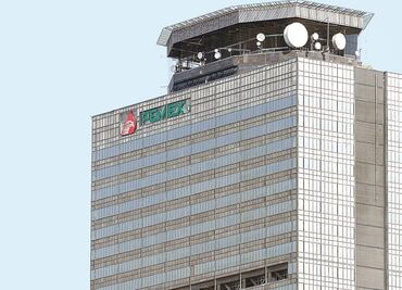 S&P baja calificación de Pemex a BBB desde BBB+