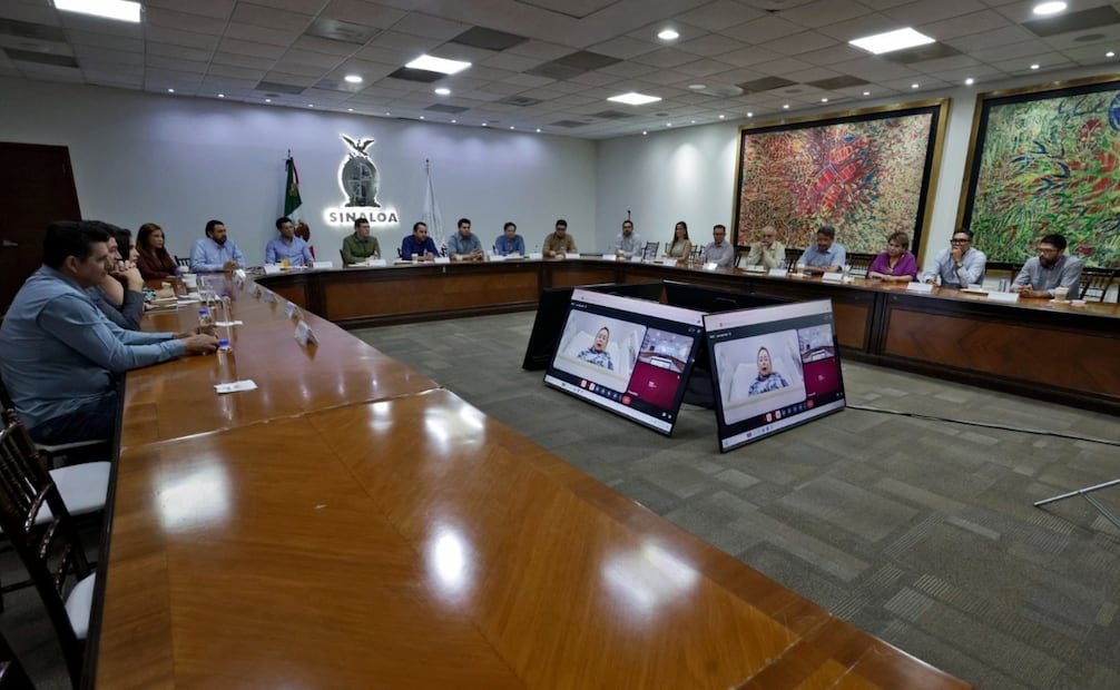 En la reunión que presidió a distancia, instruyó a la Secretaría de Educación Pública del Estado preparar la entrega de nuevas plazas a maestros. | Foto: Especial.