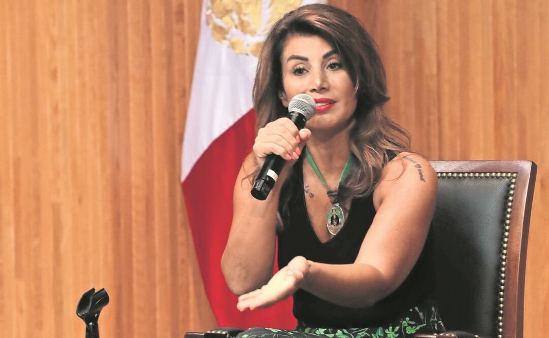 La narradora libanesa Joumana Haddad tuvo a su cargo la Cátedra Latinoamericana “Julio Cortázar” de la Universidad de Guadalajara, en el marco de la FIL 2021. Foto: Juan Boites. EL UNIVERSAL