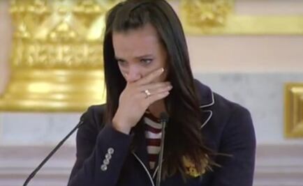 Isinbáyeva llora ante Putin 