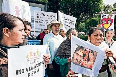 Reúnen firmas contra bodas gay