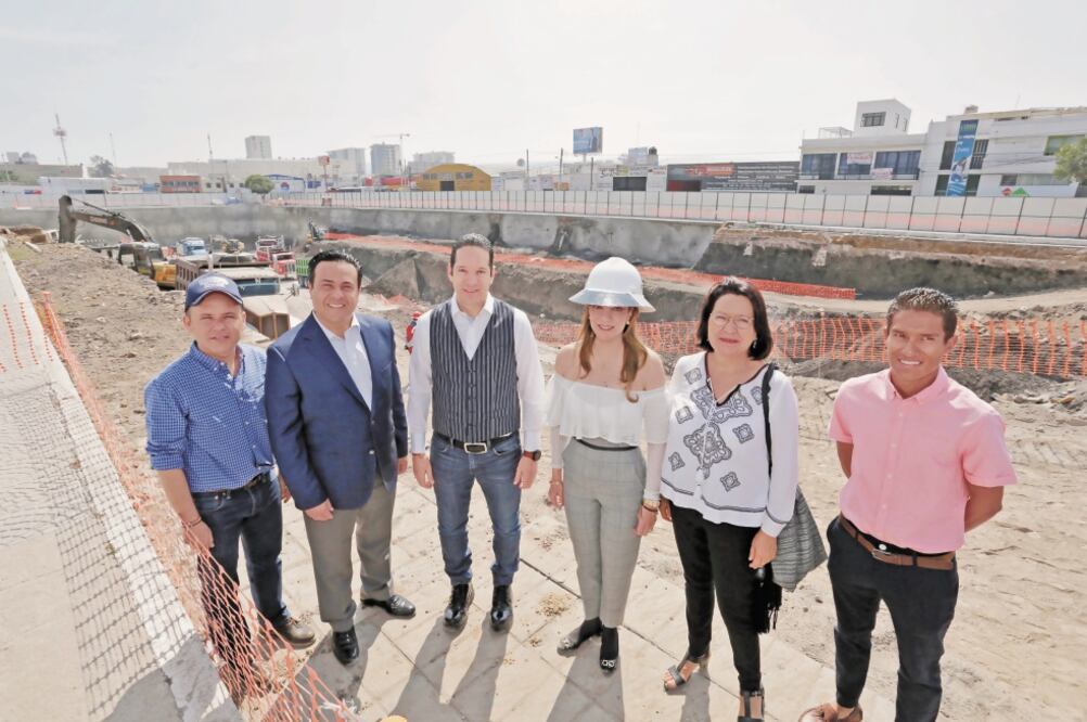 El gobernador Francisco Domínguez supervisó el avance de la primera etapa del Centro Metropolitano Alameda, que incluye un estacionamiento que dará servicio a usuarios del centro cultural y público en general.