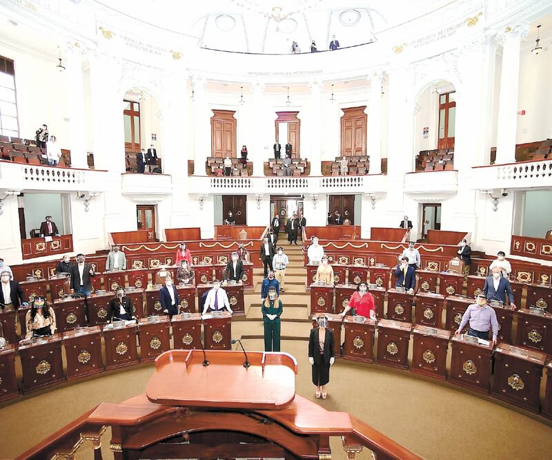 En el Congreso local, Morena, PAN y PRD reciben 20.8 millones de pesos para pagar a mil 58 asesores y empleados por honorarios. ARCHIVO EL UNIVERSAL