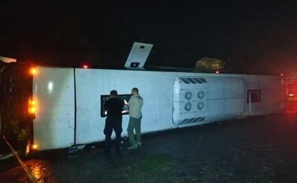 Vuelca camión en la ruta Veracruz-Chiapas; dos muertos y diez heridos