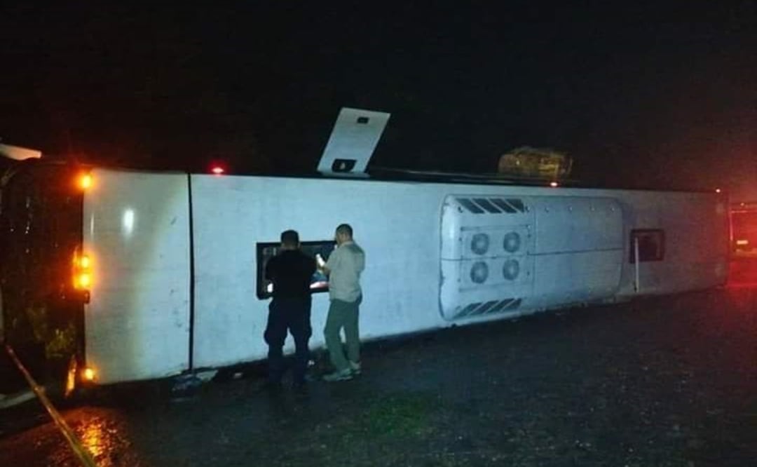 Vuelca camión en la ruta Veracruz-Chiapas; dos muertos y diez heridos. Foto: Especial