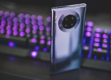 Huawei podría enfrentar carencia de chips y pantallas. Pero tiene un as bajo la manga