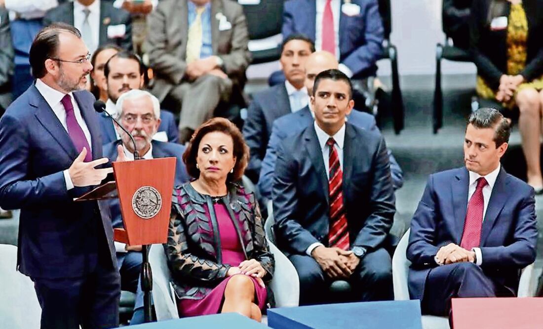 En la instalación del Consejo Nacional de la Agenda 2030, el presidente Enrique Peña Nieto estuvo acompañado por integrantes de su gabinete, gobernadores, el jefe de Gobierno de la Ciudad de México, legisladores, académicos y sociedad (LUCÍA GODÍNEZ)