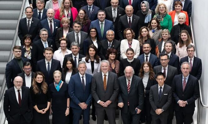 Yunes asiste a Cumbre de París; "no fue como representante de México", señala Laura Itzel Castillo