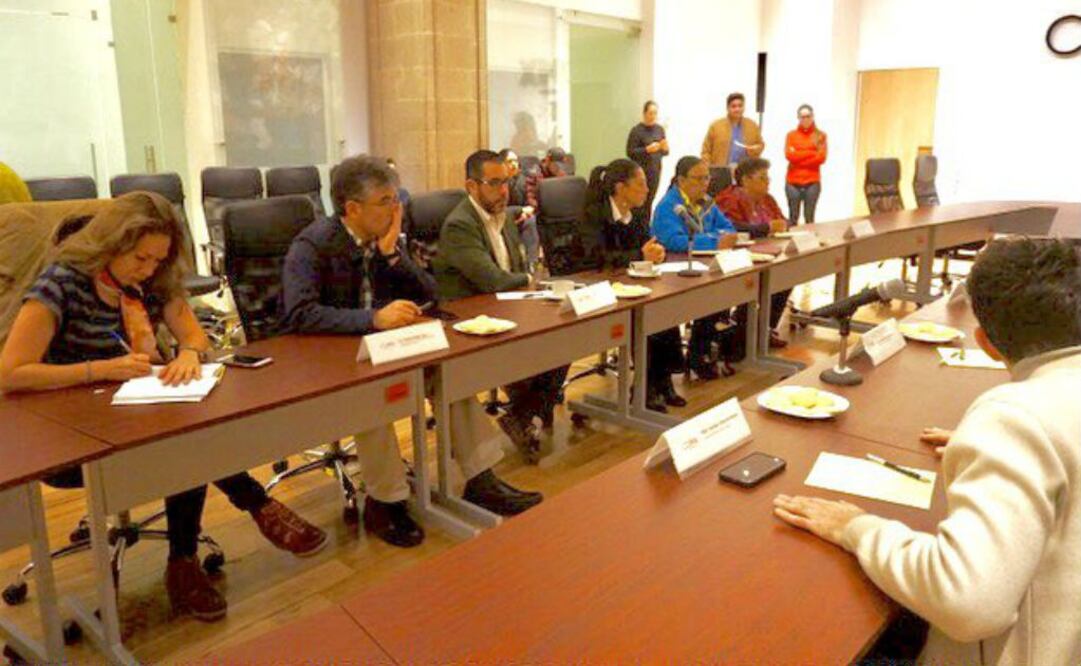 En el encuentro están el todavía Jefe de Gobierno, José Ramón Amieva; el procurador Edmundo Garrido; así como el secretario de Seguridad Pública, Raymundo Collins Flores. FOTO: @Claudiashein