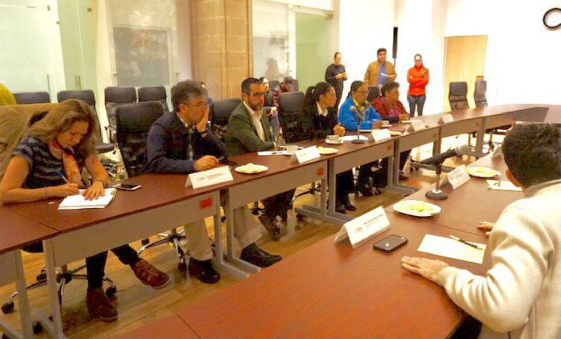 En el encuentro están el todavía Jefe de Gobierno, José Ramón Amieva; el procurador Edmundo Garrido; así como el secretario de Seguridad Pública, Raymundo Collins Flores. FOTO: @Claudiashein