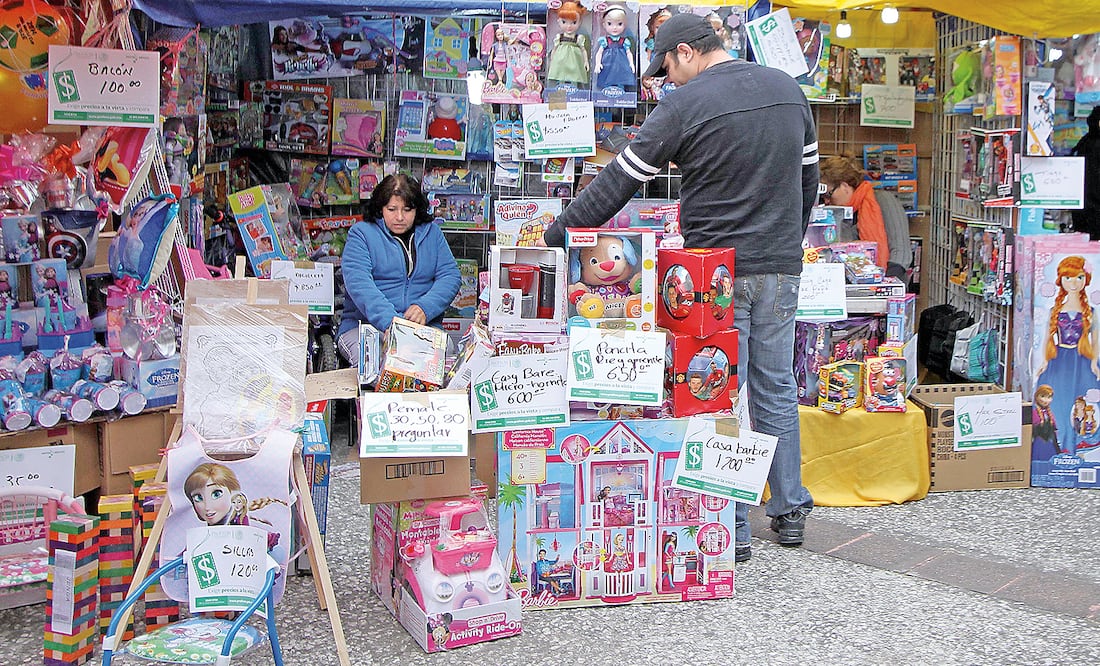 La Profeco sugirió a los consumidores revisar que la información en las etiquetas sea clara y veraz, que no induzca al error o engaño. Foto: Archivo / EL UNIVERSAL