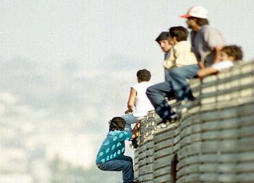 Urge reintegrar a migrantes mexicanos a sistemas de Salud y Educación