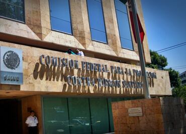 Reconoce Cofepris rezago de casi 14 mil permisos de medicamentos