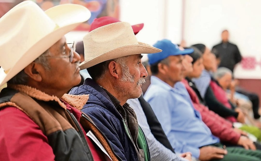 Agricultores asistieron a la entrega de apoyo para amortizar las pérdidas de cultivos a causa de sequías, lluvias torrenciales, heladas, realizada en Villa de Allende. Foto: Especial