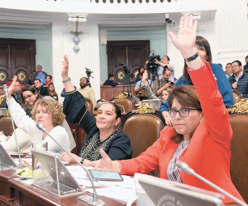 El grupo parlamentario de Morena en el Congreso de la Ciudad de México, liderado por Martha Ávila (primera de der. a izq.), dio a conocer ayer, a través de un comunicado, su agenda legislativa. ESPECIAL