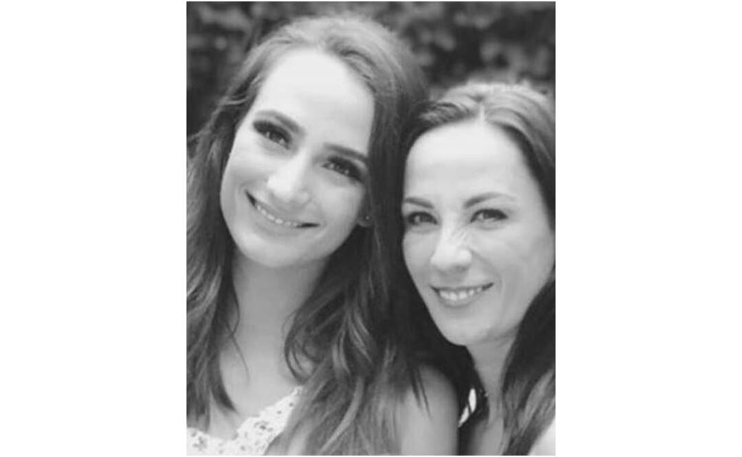 Consuelo Duval y su hija muestran abdomen con baile sexy