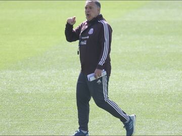 'Tata' Martino trabaja con los jóvenes en el CAR