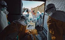 Suben a más de 2 mil los muertos por epidemia de ébola en el Congo; casos confirmados superan los 4 mil