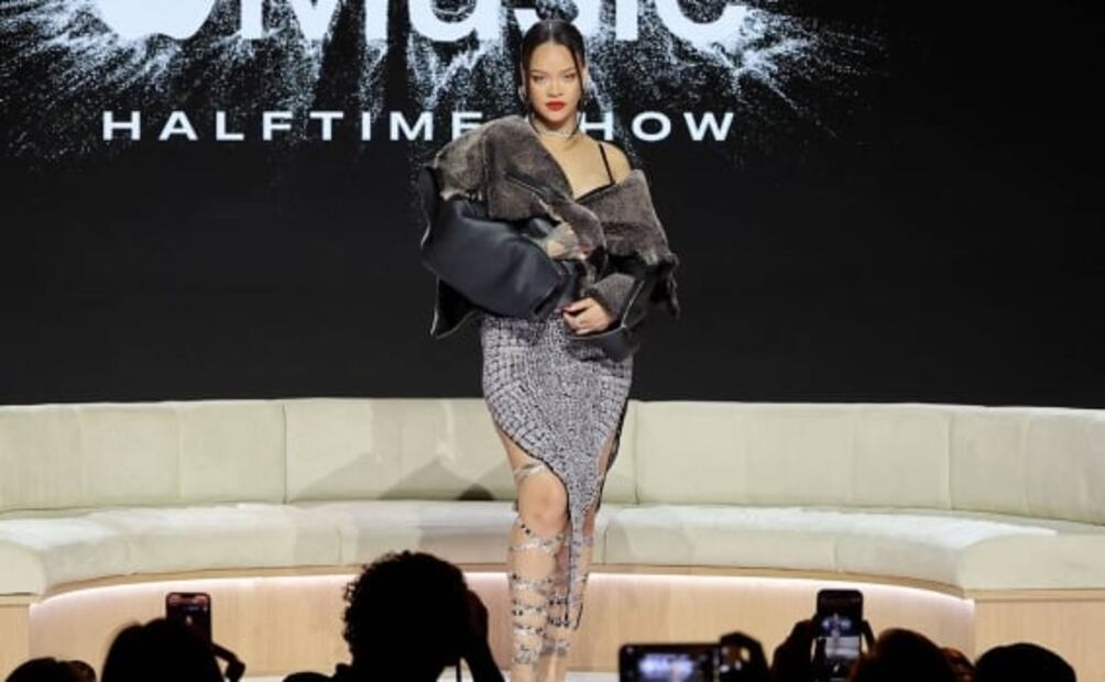 ¿A qué hora empieza el Medio Tiempo del Super Bowl con Rihanna?