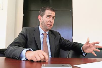 Alfredo Castillo y los timadores