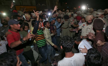 Aumenta a 58 cifra de muertos por accidente de tren en India 