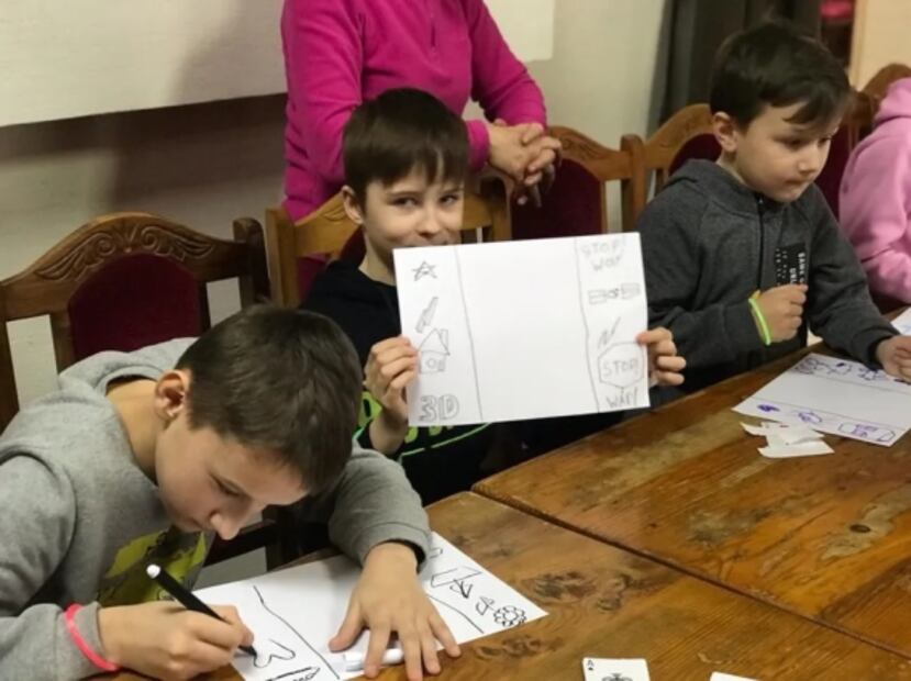 Marco, el payaso que hace sonreír a los niños de la guerra en Ucrania