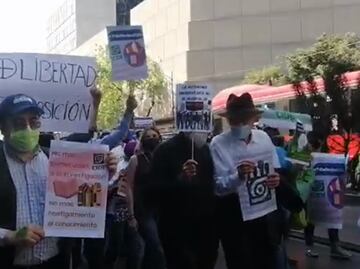 Al grito de "Álvarez-Buylla, la ciencia no es tuya", llega marcha de comunidad del CIDE al Senado