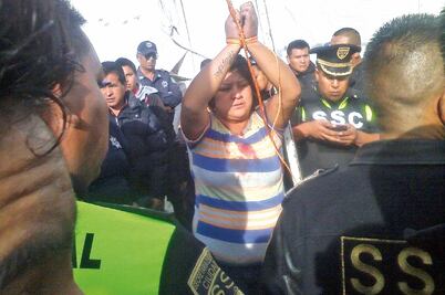 Intentan linchar a 2; los acusan de robo