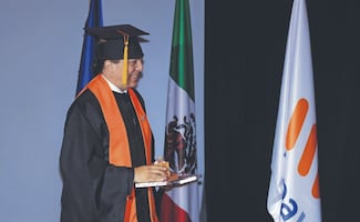 Cristian Castro concluye su prepa y se va a la uni