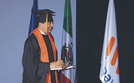 Cristian Castro concluye su prepa y se va a la uni