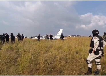 Avioneta realiza aterrizaje forzoso en terrenos de cultivo de Huejotzingo, Puebla; hay dos lesionados