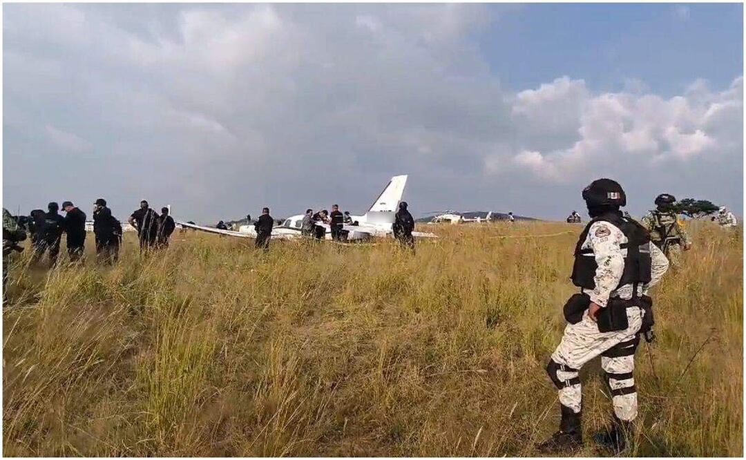 Elementos del Ejército y las corporaciones policiacas arribaron al lugar donde la avioneta realizó el aterrizaje forzoso en Ahome, Sinaloa. Foto: Archivo Omar Contreras / EL UNIVERSAL