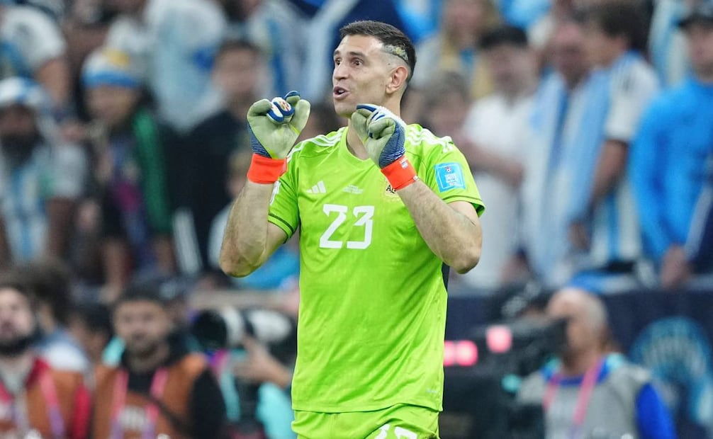 Dibu Martínez no ha recibido ofertas para salir del Aston Villa la próxima temporada. Foto: Imago7