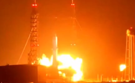 Explosión del cohete de Blue Origin amenaza con sacudir planes lunares de la NASA; no se han informado las causas del percance
