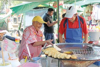 Sin retiro. Abuelos aún dan "el gasto"