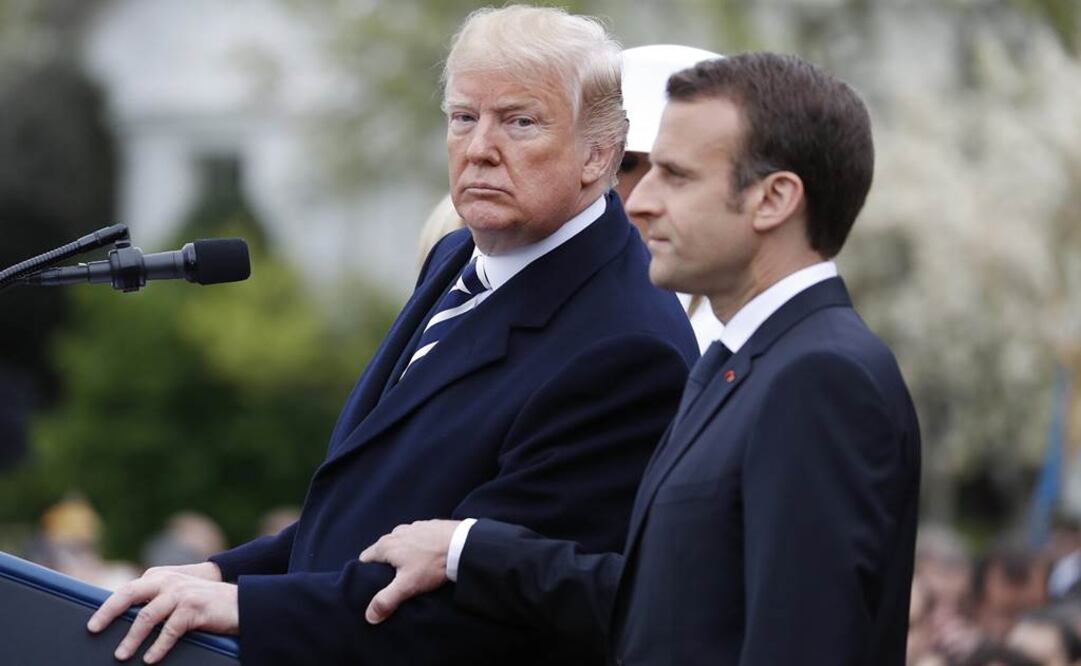 El presidente estadounidense, Donald Trump, agradece al presidente francés, Emmanuel Macron. Foto: EFE